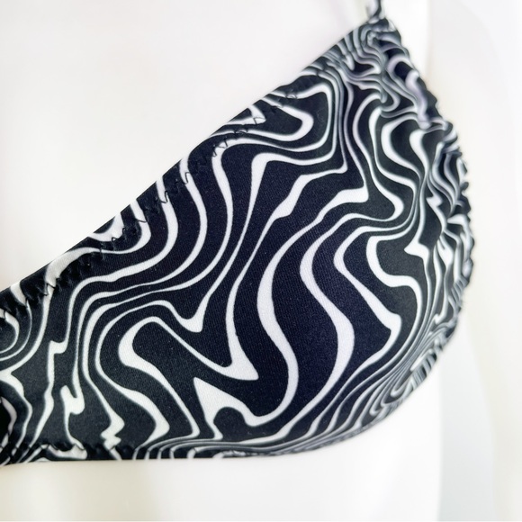 La Hana Swim Women's Black & White Swirly Printed Bikini Top Size S - Picture 3 of 7